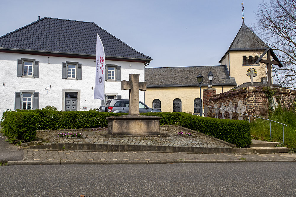 War Memorial Niedermerz