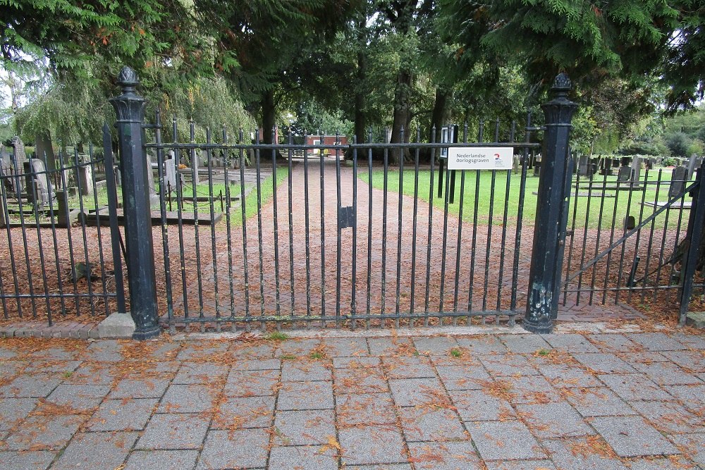 Nederlandse Oorlogsgraven Gemeentelijke Begraafplaats Steenwijk