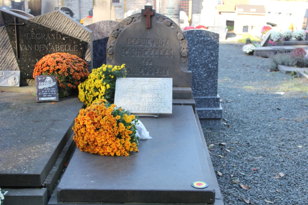 Belgian Graves Veterans Montroeul-au-Bois #3