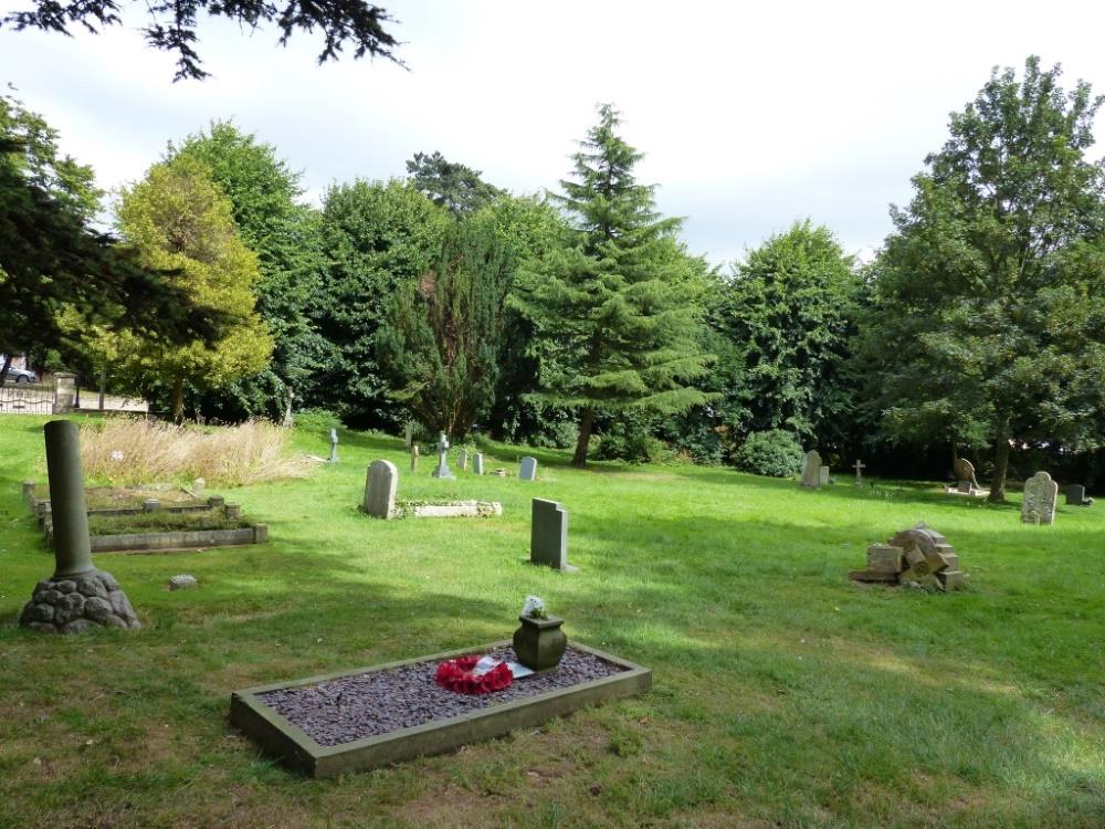 Commonwealth War Graves St. Nicholas Church Cemetery