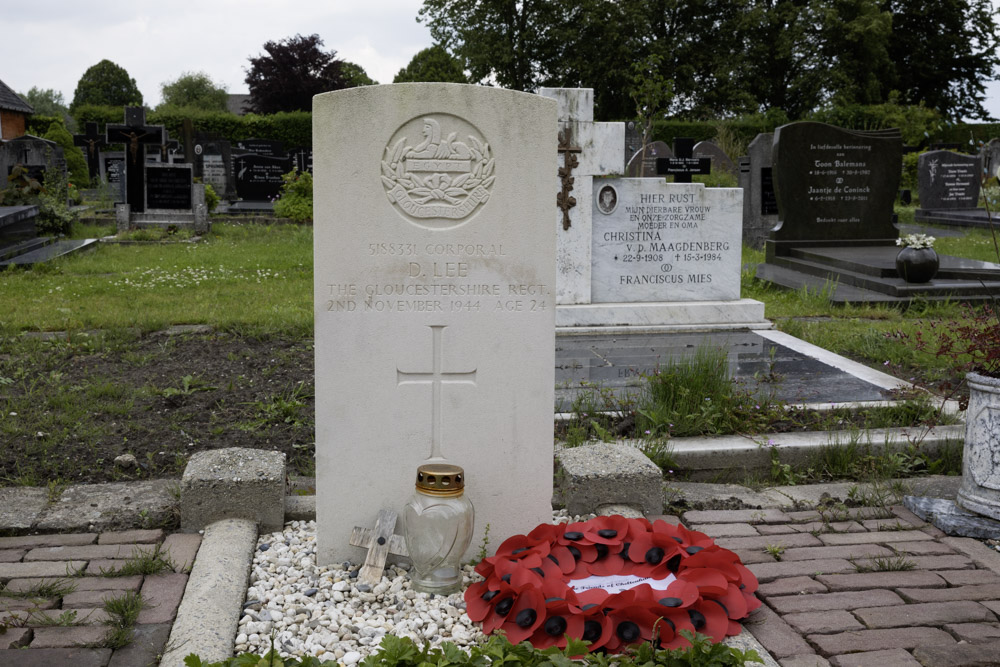 Commonwealth War Grave and Memorial Bench Roman Catholic Cemetery Stampersgat