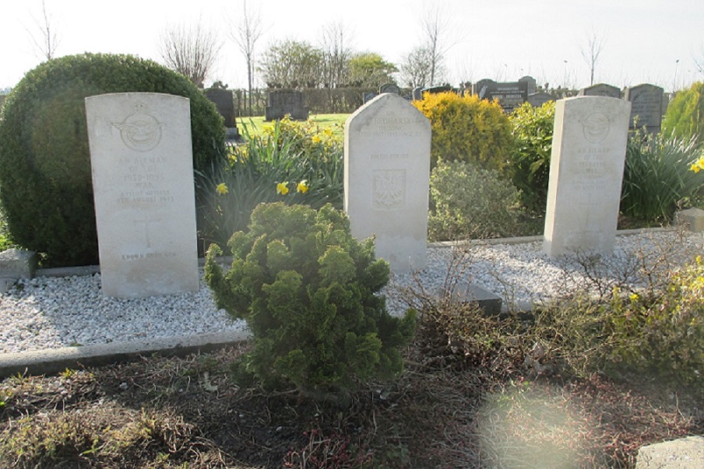 Polish War Grave Municipal Cemetery Sint Jacobiparochie