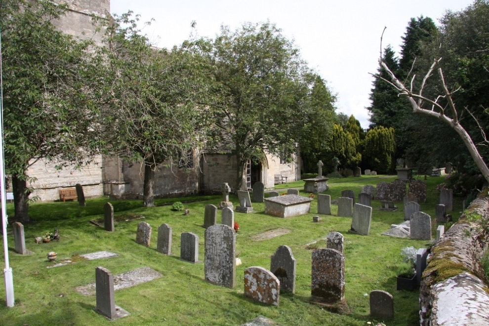 Commonwealth War Graves Holy Cross Churchyard