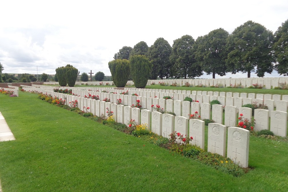 Commonwealth War Graves Dernancourt Extension #2