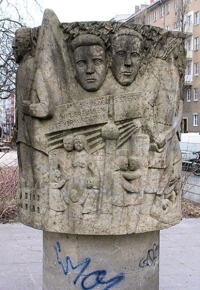 Monument Ernst Knaack en S. Sredski