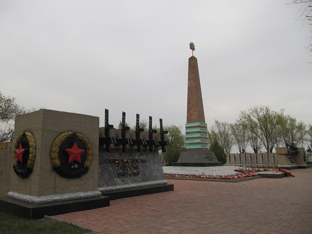 Mass Grave Russian Soldiers & War Memorial 1941-1945