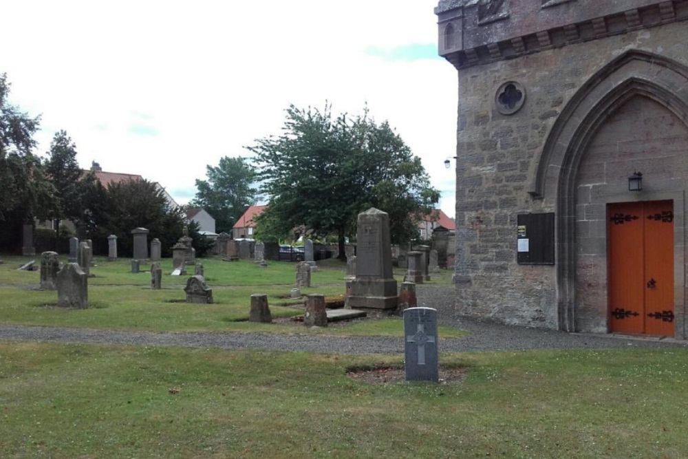 Commonwealth War Grave Saltoun Parish Churchyard