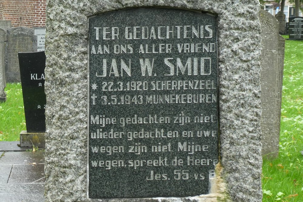 Nederlandse Oorlogsgraven Gemeentelijke Begraafplaats Munnekeburen