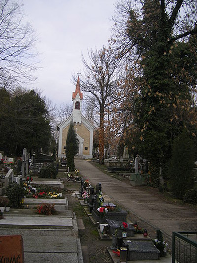 Oorlogsgraven Katholieke Begraafplaats Komarno