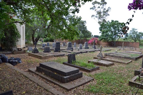 Oorlogsgraven van het Gemenebest St. Luke's Churchyard