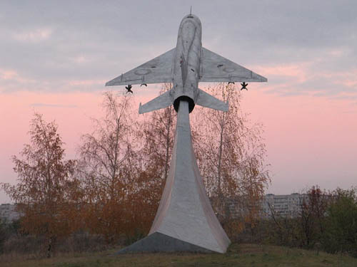 Monument Afgestudeerden Luchtvaartschool Kharkov