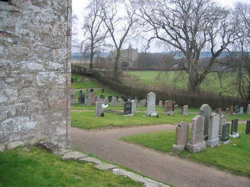 Commonwealth War Graves Petty Parish Churchyard