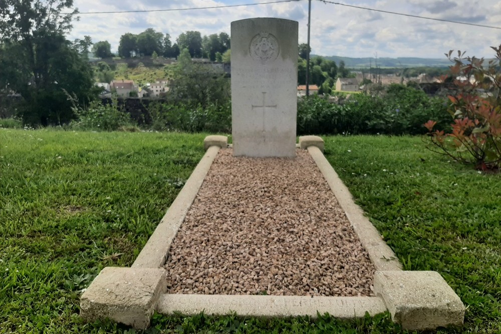 Oorlogsgraven van het Gemenebest Oorlogsbegraafplaats Chesnaux #5