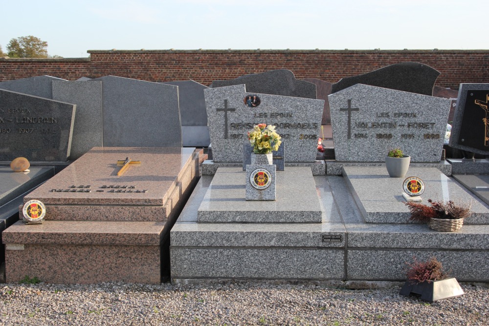 Belgian Graves Veterans Avernas-Le-Bauduin