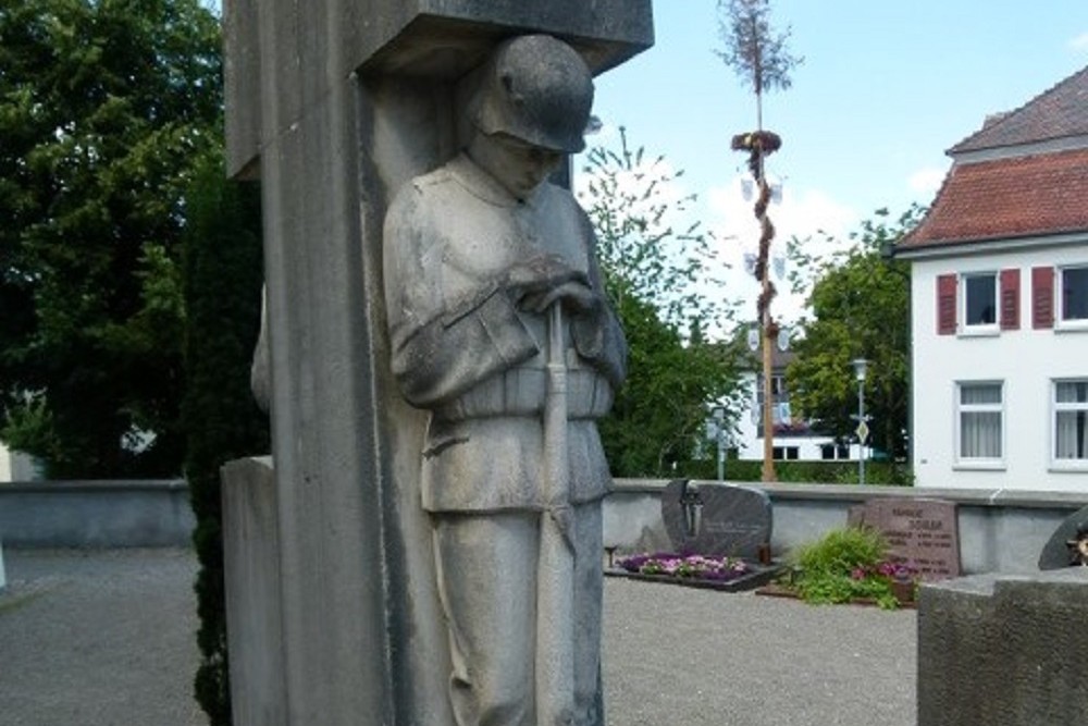 Monument Voor Gevallen Soldaten In WO I En WO II Roggenzell