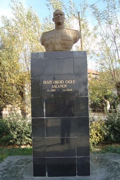 Monument Hazi Aslanov