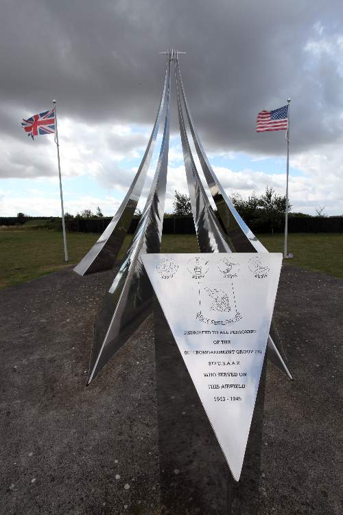 Memorial 96th Bomb Group USAAF - Snetterton - TracesOfWar.com