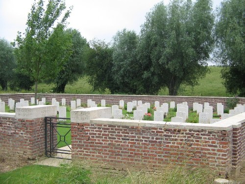 Commonwealth War Cemetery De Cusine Ravine