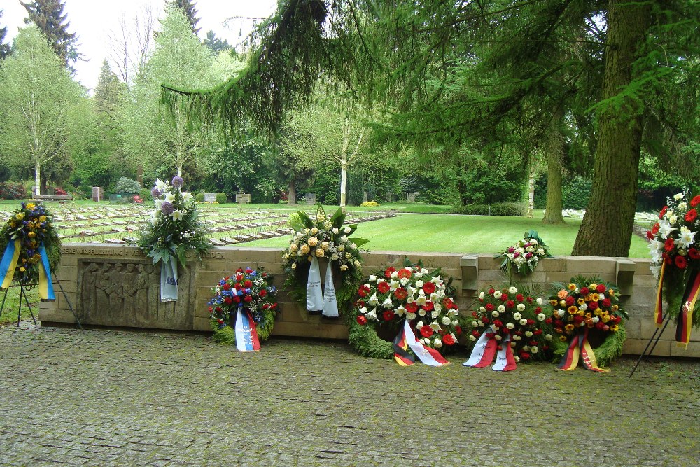 Monument en Begraafplaats Buitenlandse Oorlogsslachtoffers Friedhof Ohldorf Hamburg