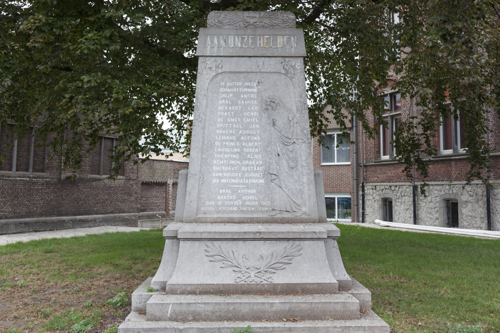 War Memorial Sint-Laureins