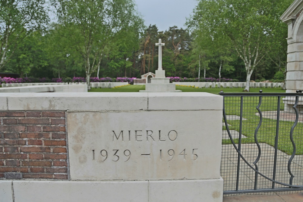 Commonwealth War Cemetery Mierlo