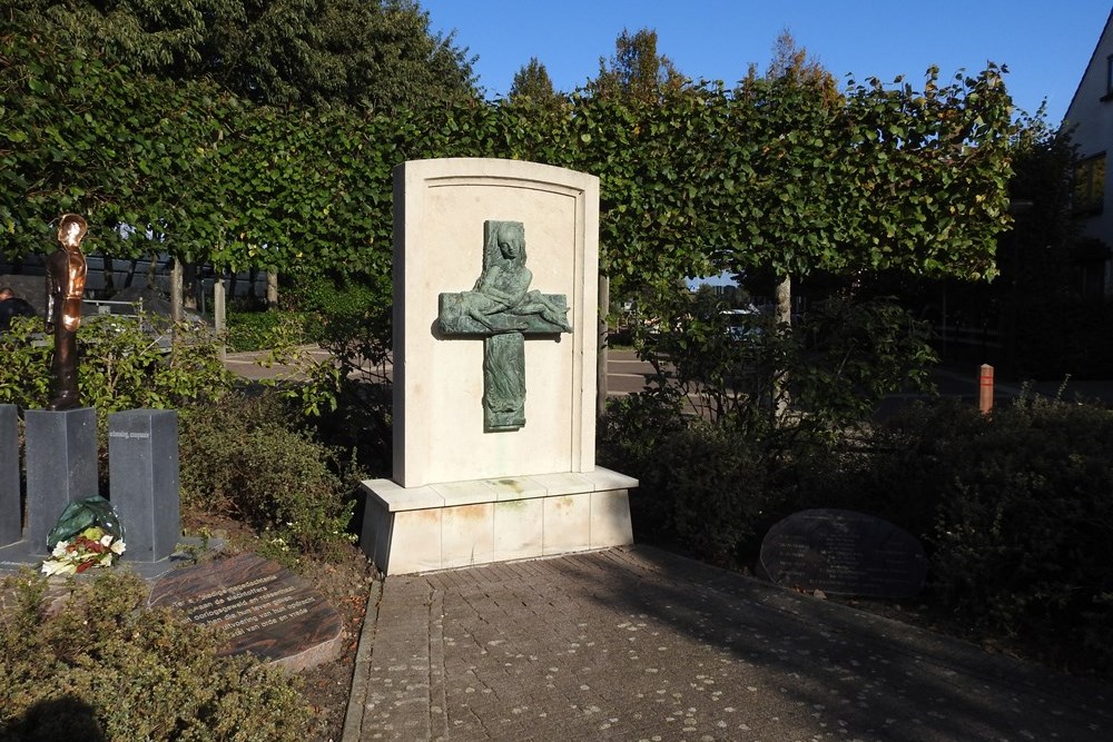 War Memorial Hardinxveld-Giessendam