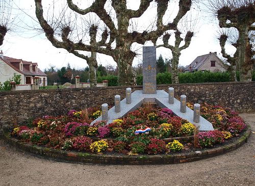 Oorlogsmonument Begraafplaats La Fert-Saint-Cyr