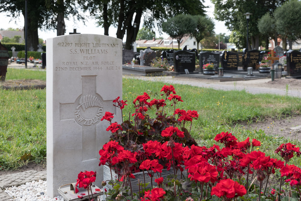 Commonwealth War Grave Roman Catholic Cemetery Losser