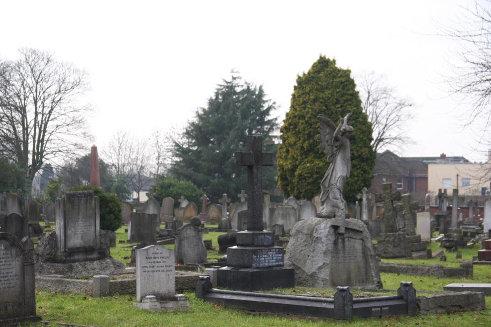 Commonwealth War Graves Isleworth Cemetery
