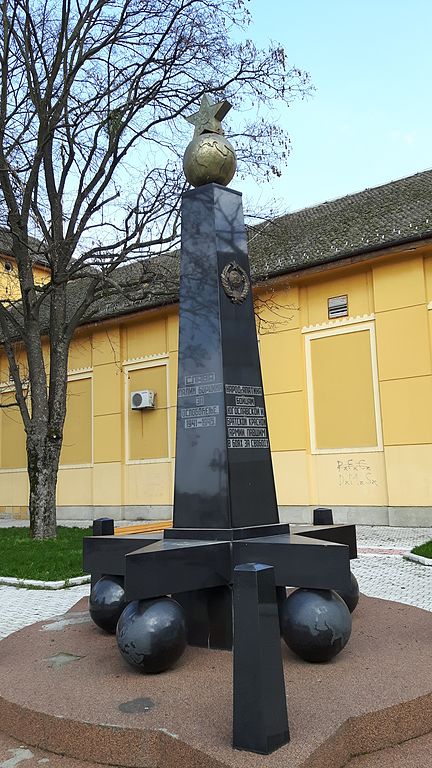 Monument Omgekomen Partizanen Apatin