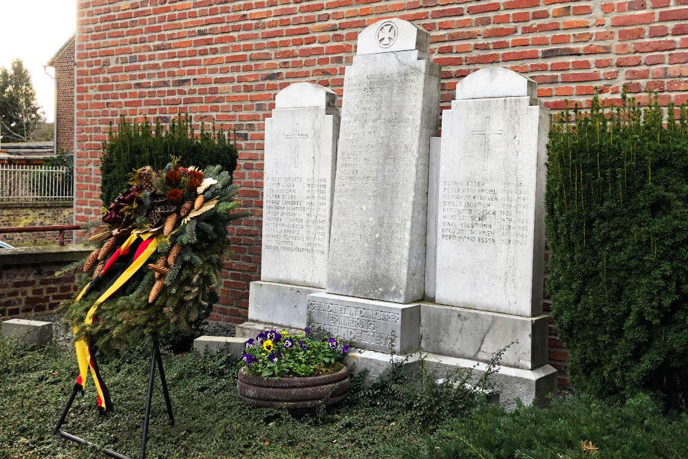 Oorlogsmonument & Duitse Oorlogsgraven Tetz #2