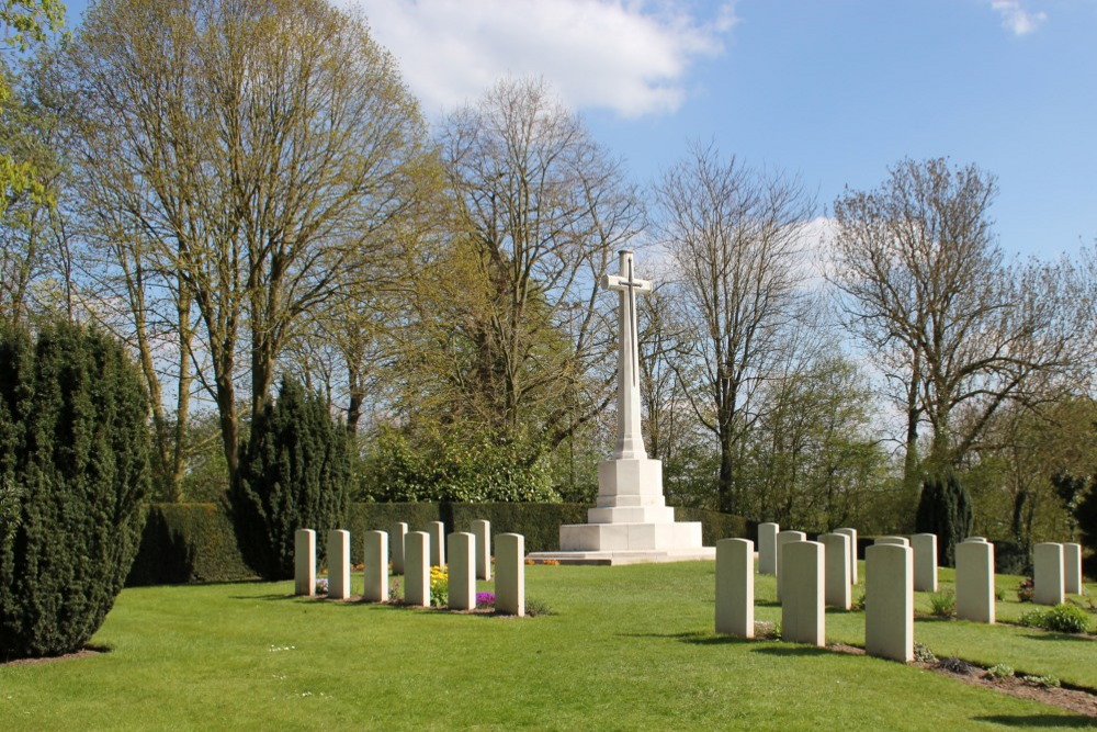 Commonwealth War Cemetery Ramparts (Lille Gate)
