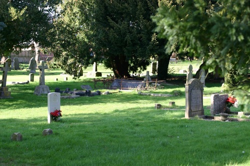 Commonwealth War Grave Moreton-in-Marsh Church Cemetery