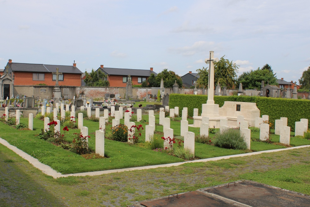Commonwealth War Graves Leuze