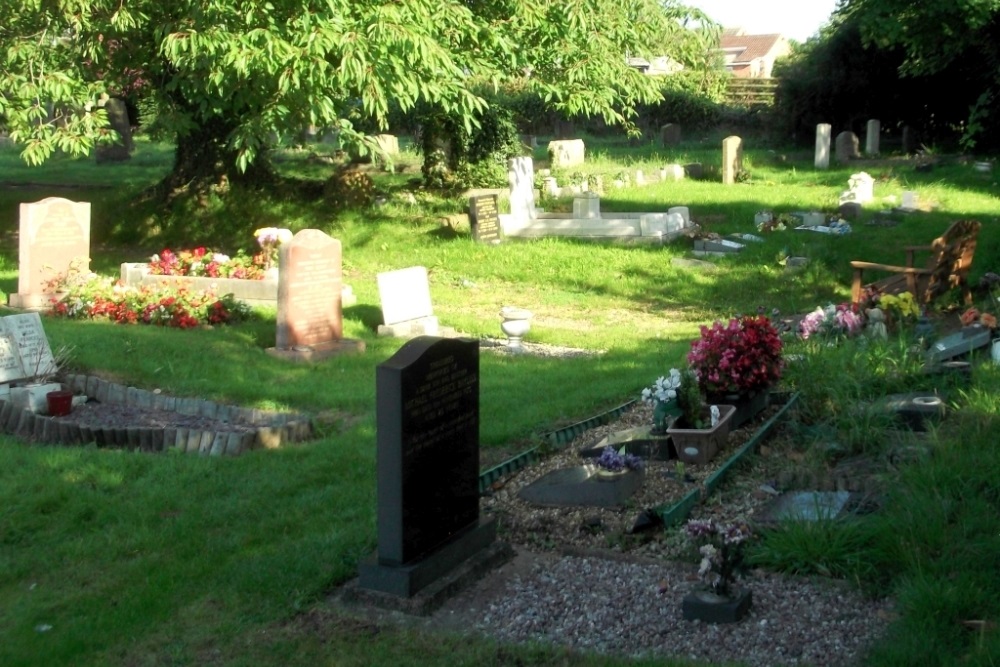 Commonwealth War Graves St. Margaret Churchyard Extension