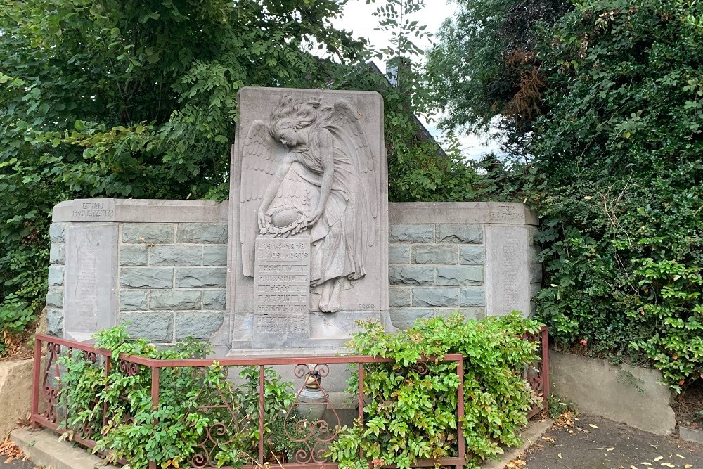 War Memorial Houtain-Saint-Siméon #1