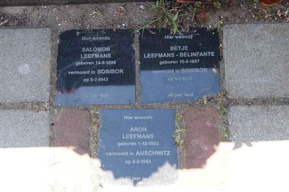 Memorial Stones Zeswielenstraat 9