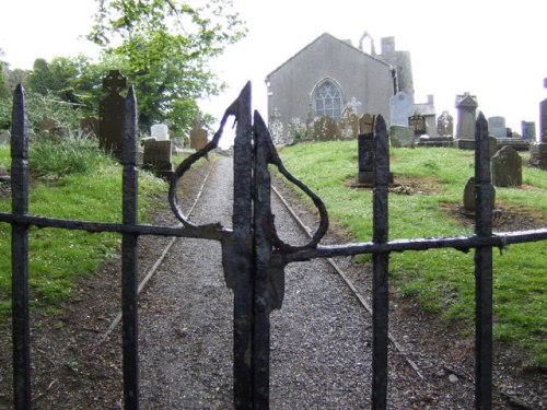Oorlogsgraven van het Gemenebest St. Peter Church of Ireland Churchyard