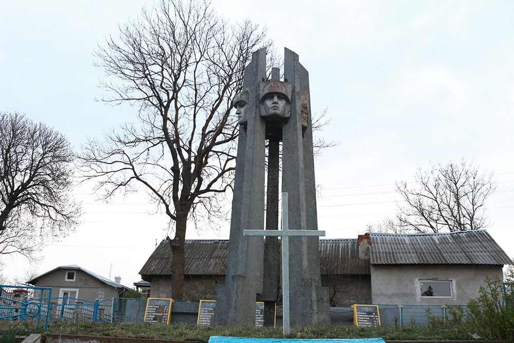 War Memorial Ivachiv Dolishnii