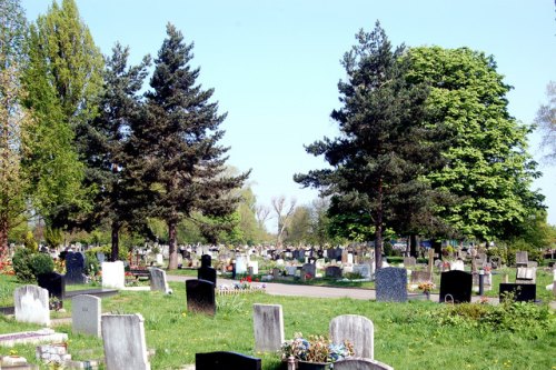 Commonwealth War Graves Greenford Park Cemetery