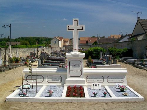 War Graves Asnires-sur-Oise Communal Cemetery