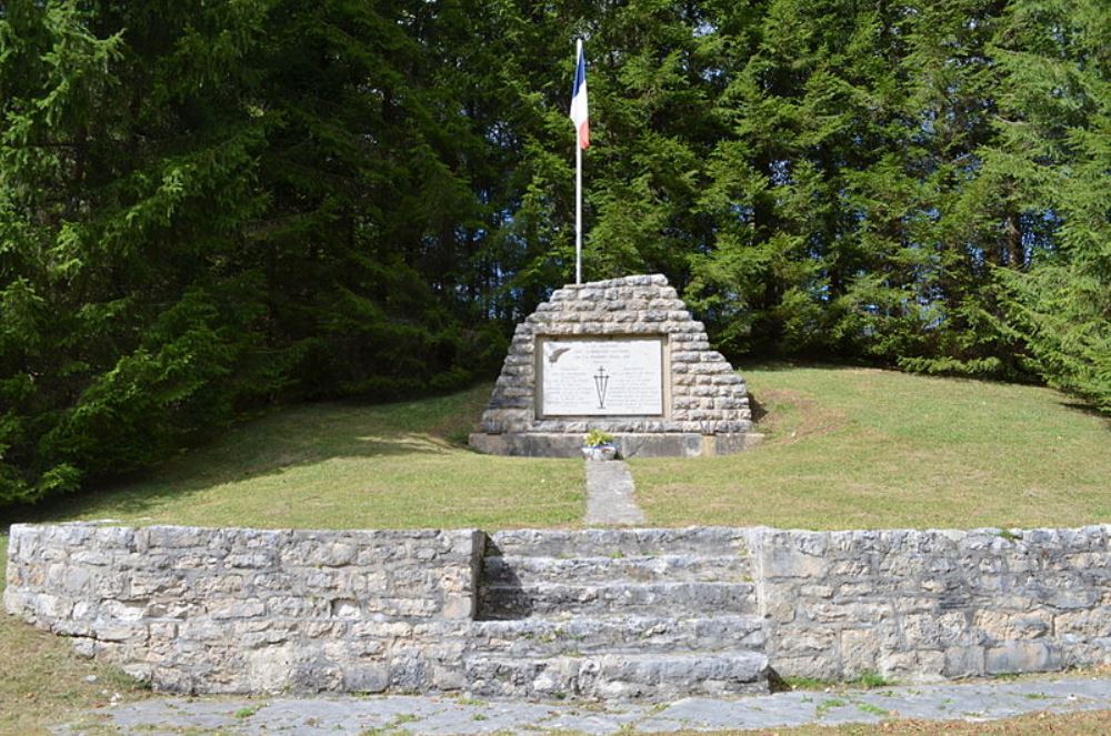 Monument Omgekomen Verzetsstrijders Thoiria
