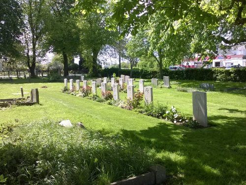 Commonwealth War Graves St. Peter and St. Paul Churchyard