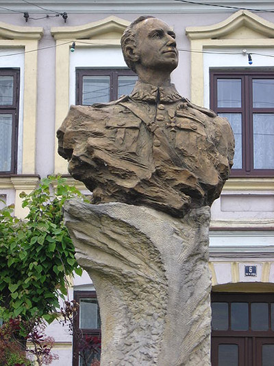 Monument Stanislaw Skarzynski