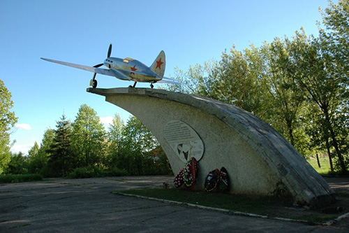 Monument Replica Mig-3 Gevechtsvliegtuig