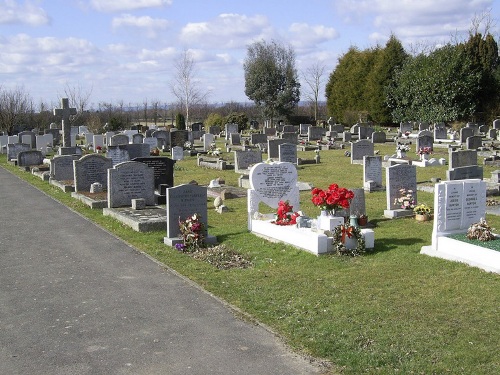 Commonwealth War Graves Marden Cemetery