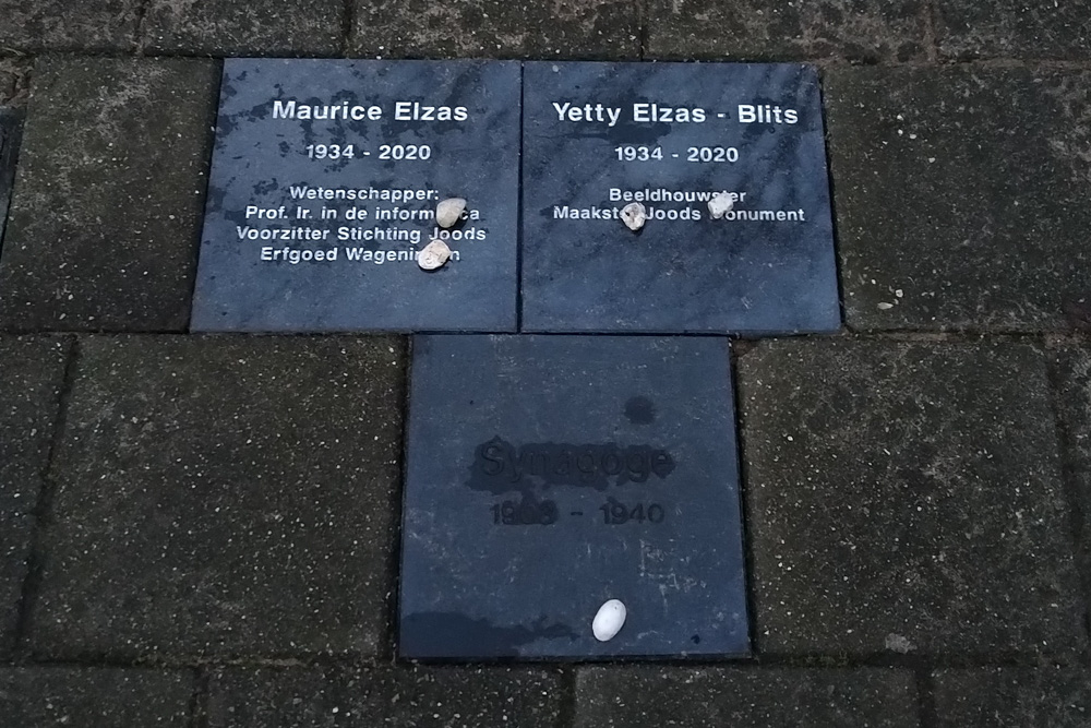 Memorial stones Maurice and Yetty Elzas