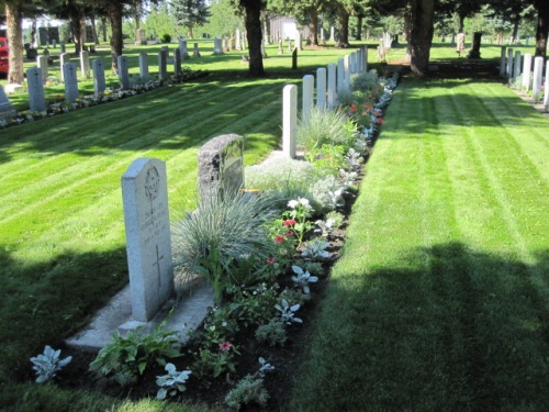 Commonwealth War Graves Red Deer Cemetery