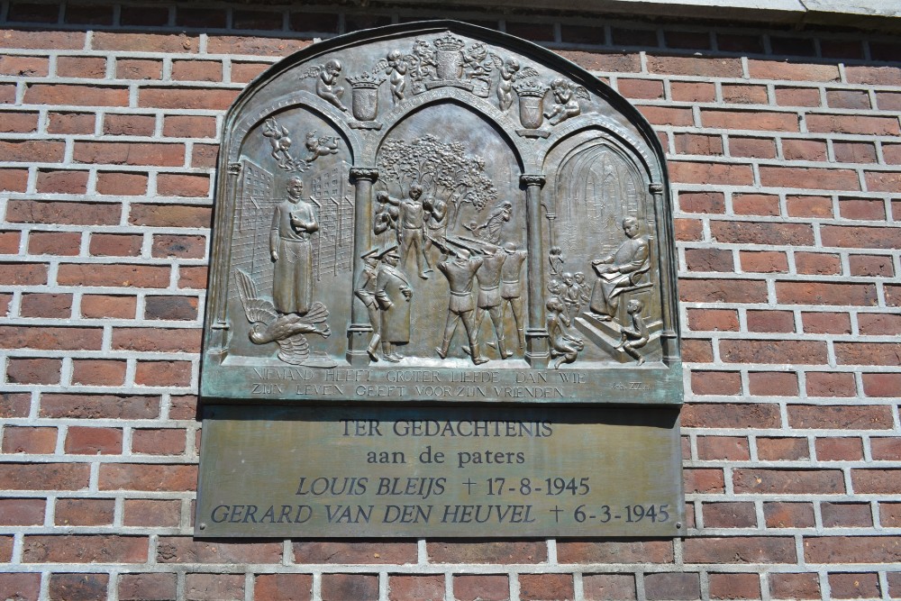 Gedenktekens WO2 Kerk Roermond