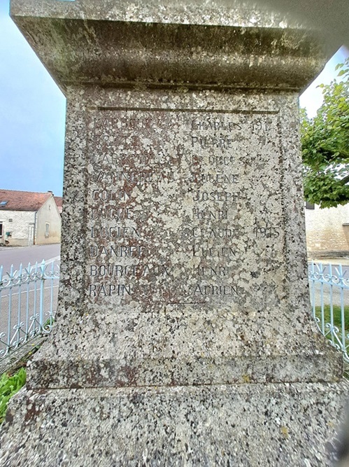 Oorlogsmonument Yrouerre #4